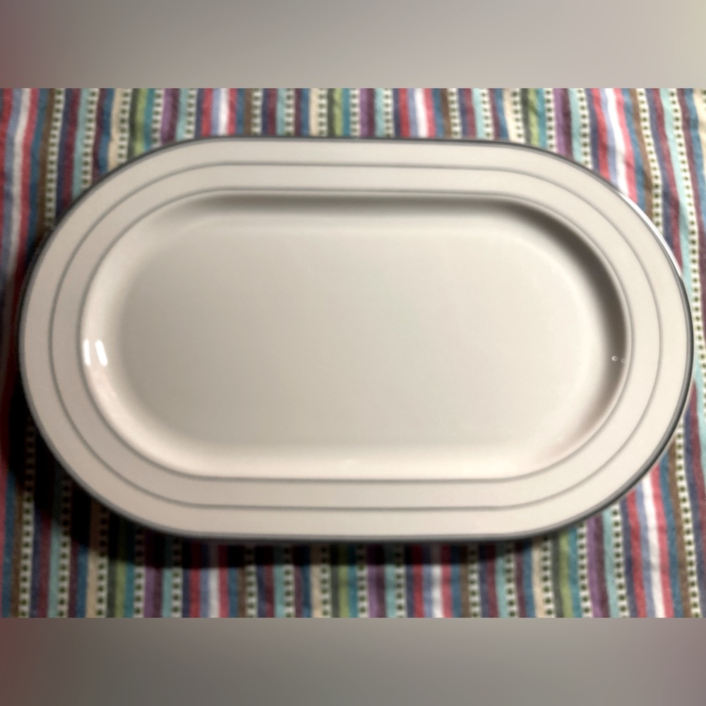 Villeroy & Boch porcelaine serving platter 13 x 8.